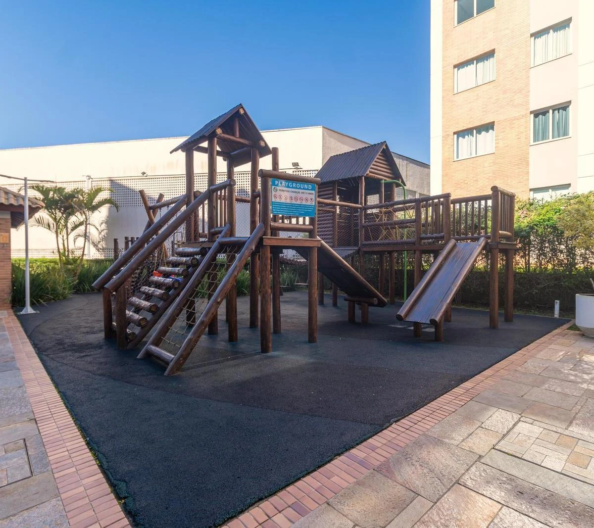 3-bedroom apartment with a grill on the balcony — photo 32