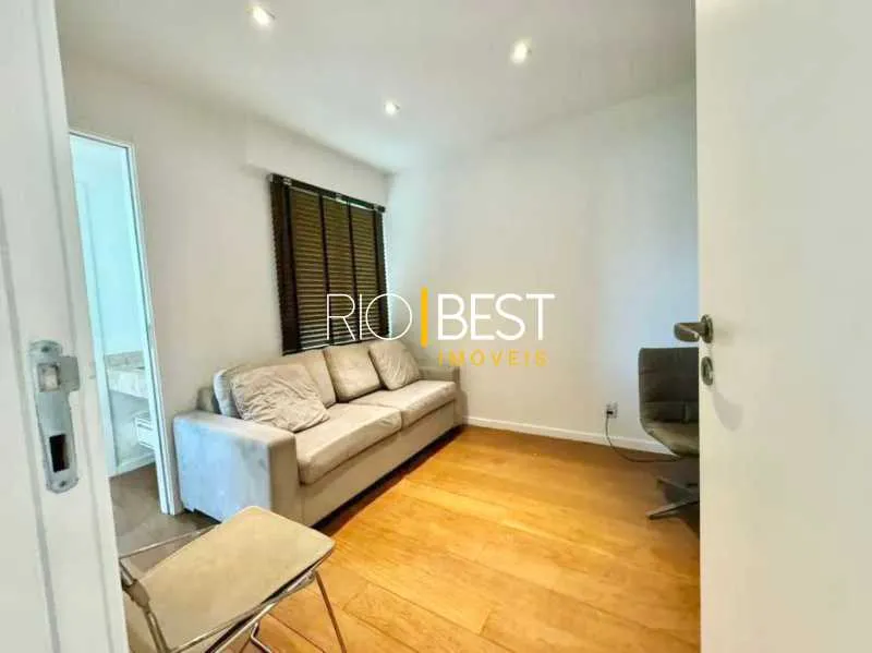 Apartment with 4 bedrooms and a glazed balcony view — photo 8
