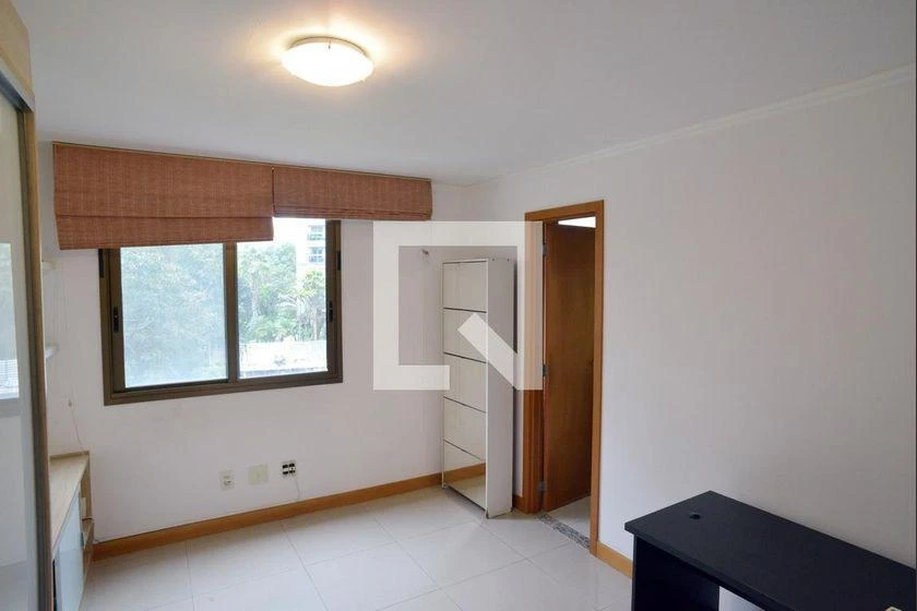 Glass-enclosed balcony in a 4-bedroom apartment, 233 m² — photo 22