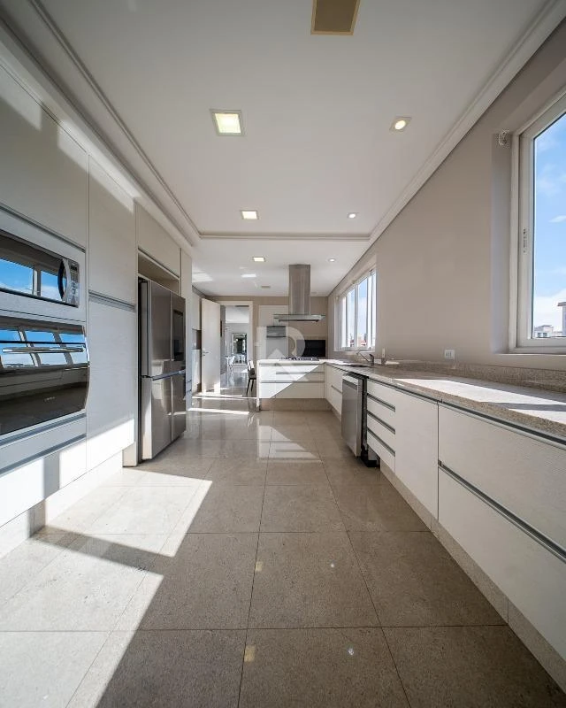 344 m² apartment with floor-to-ceiling windows and a bathtub — photo 2