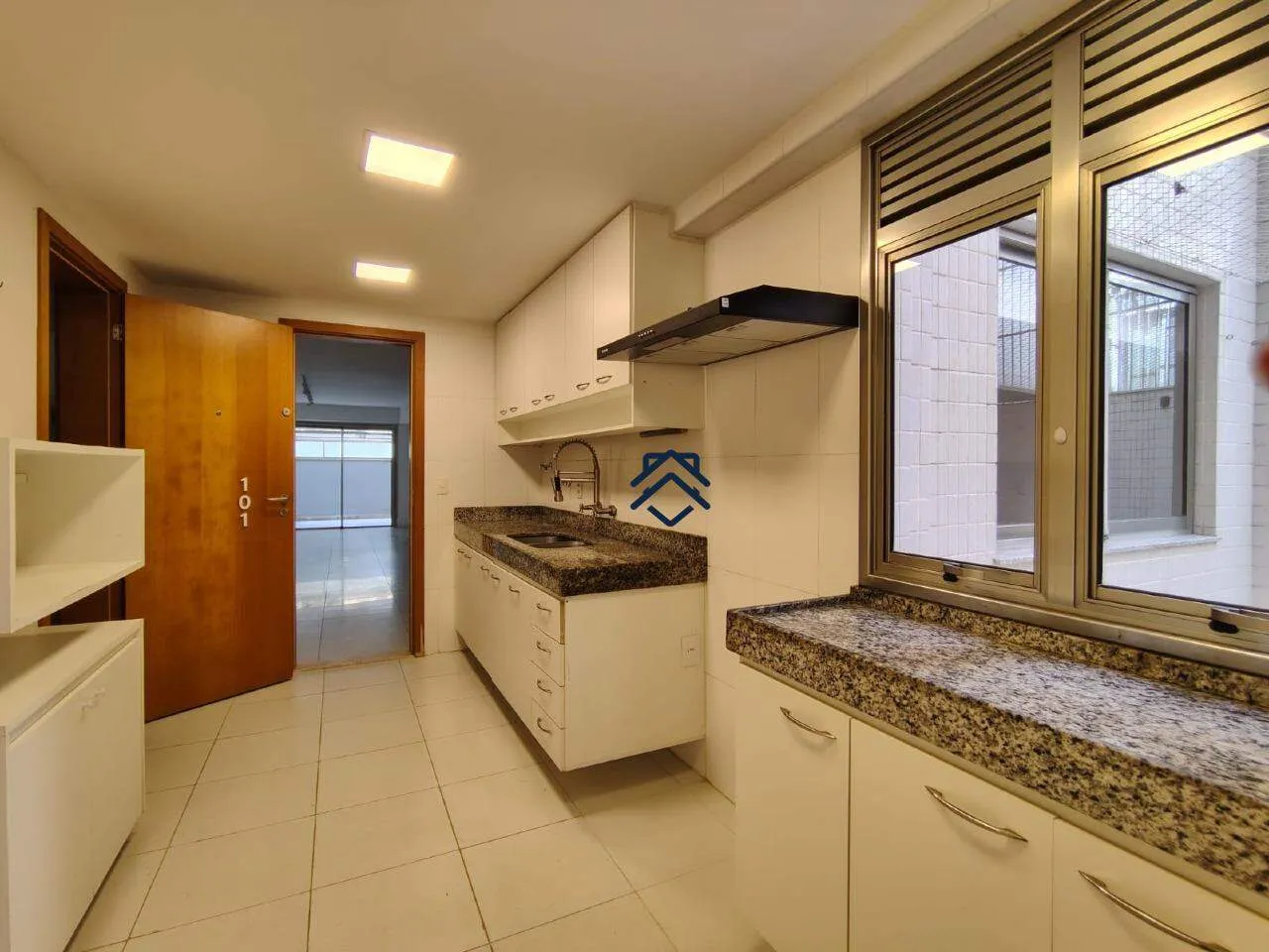 Private BBQ in a 4-bedroom apartment, 193 m² — photo 7