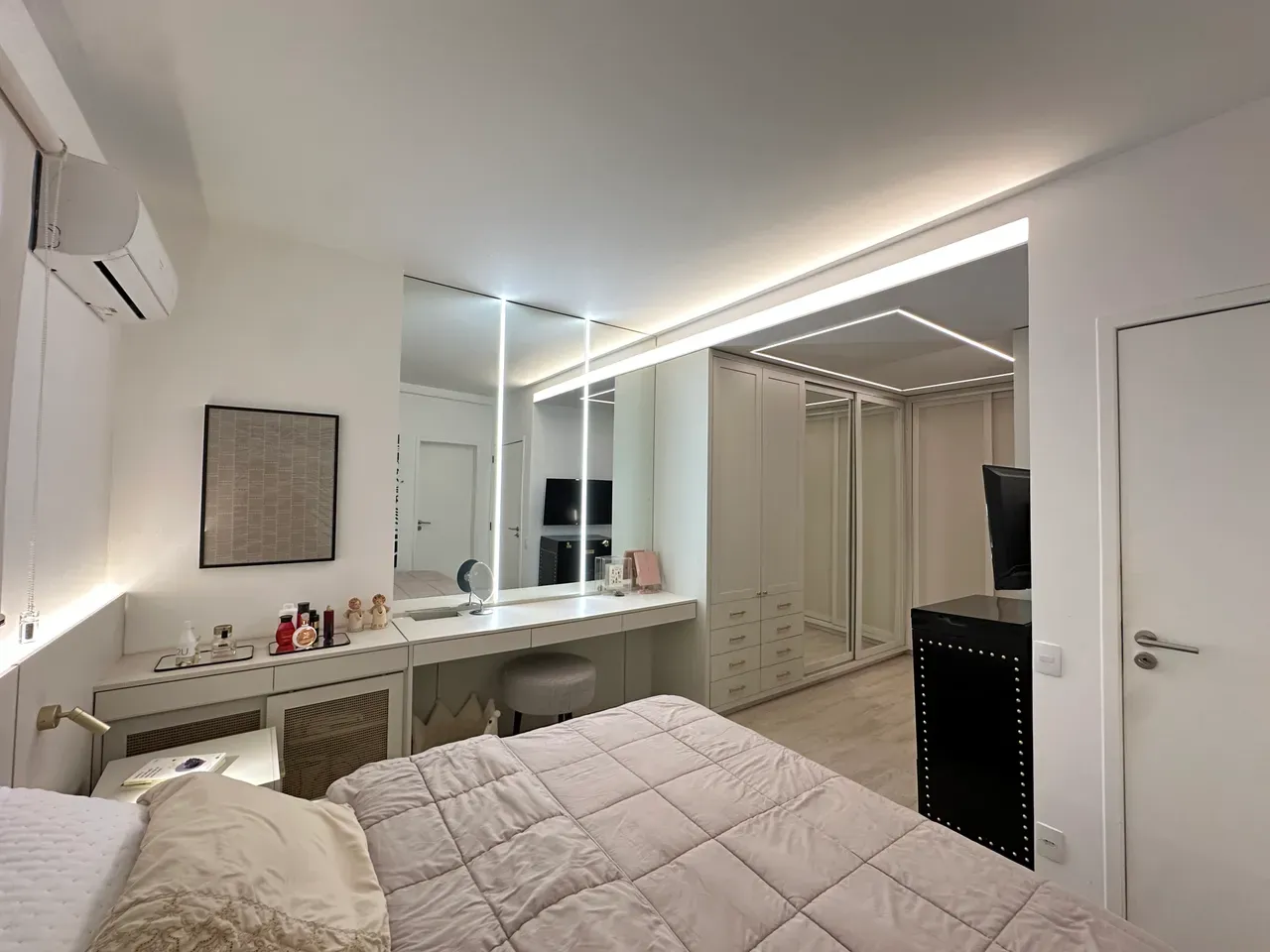 3-bedroom apartment with a fireplace in Florianópolis — photo 42