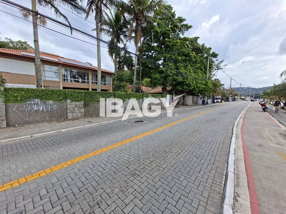 Casa amueblada con 4 dormitorios y 250 m² — photo 45