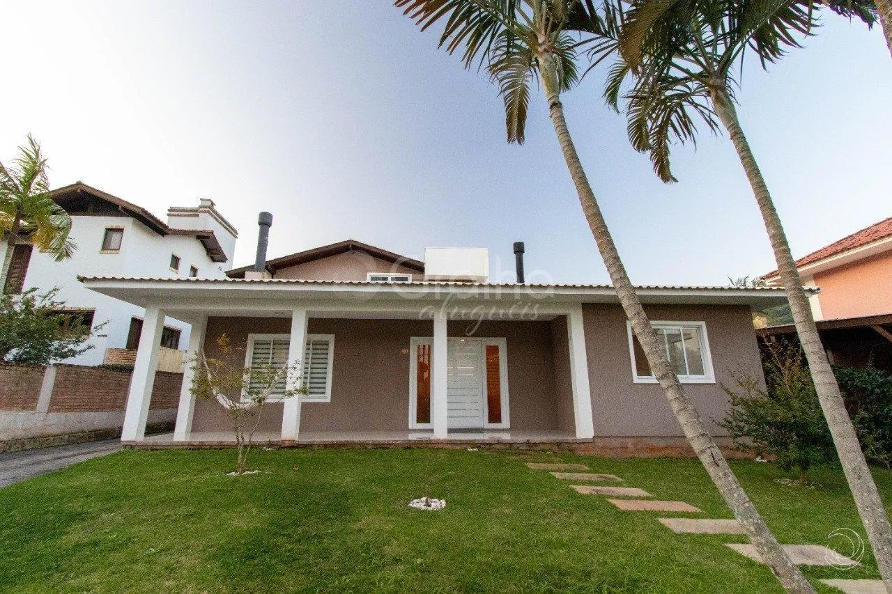 5-bedroom house with a fireplace in Florianópolis — photo 22