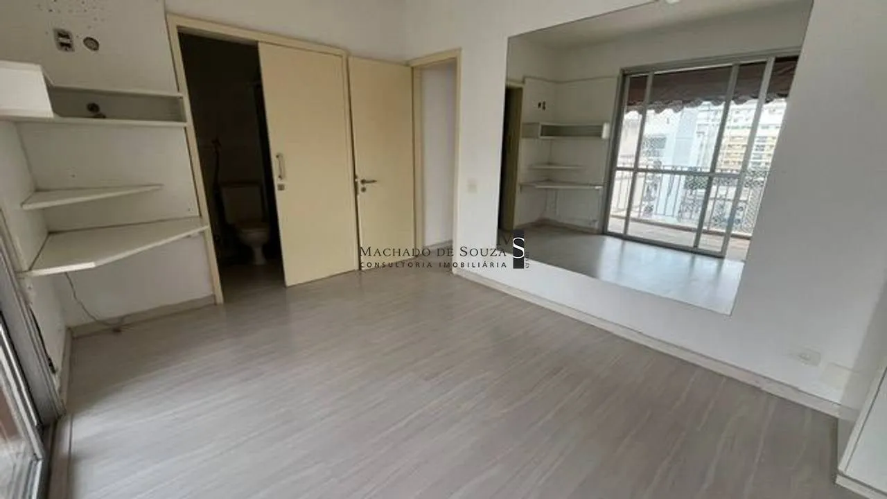 Walk-in closet in a 2-bedroom apartment, 75 m² — photo 9
