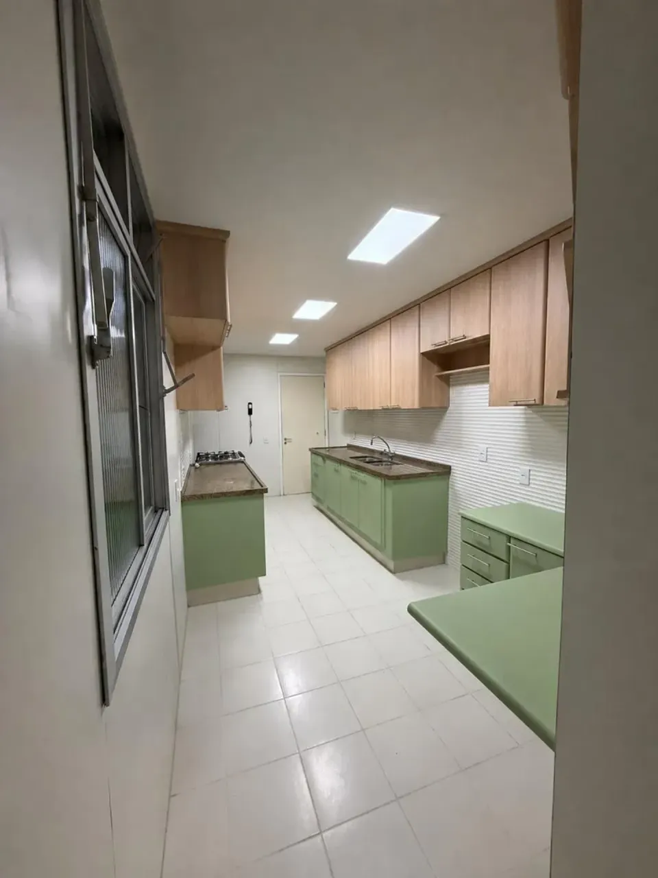 Unfurnished apartment with 3 bedrooms and a balcony — photo 5