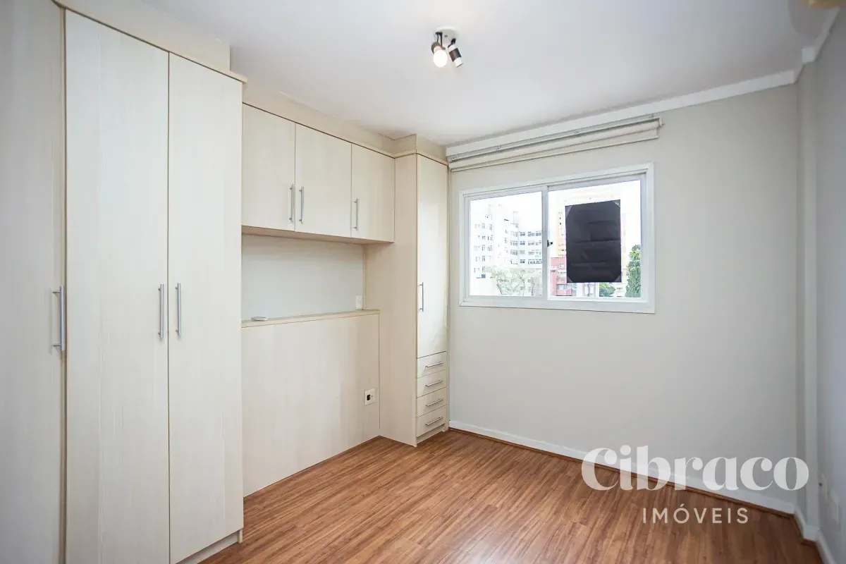 One-bedroom apartment in a building with a gym — photo 4
