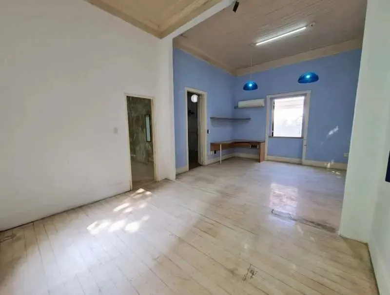 Casa sem mobília com 5 quartos e vaga para 4 carros — photo 13