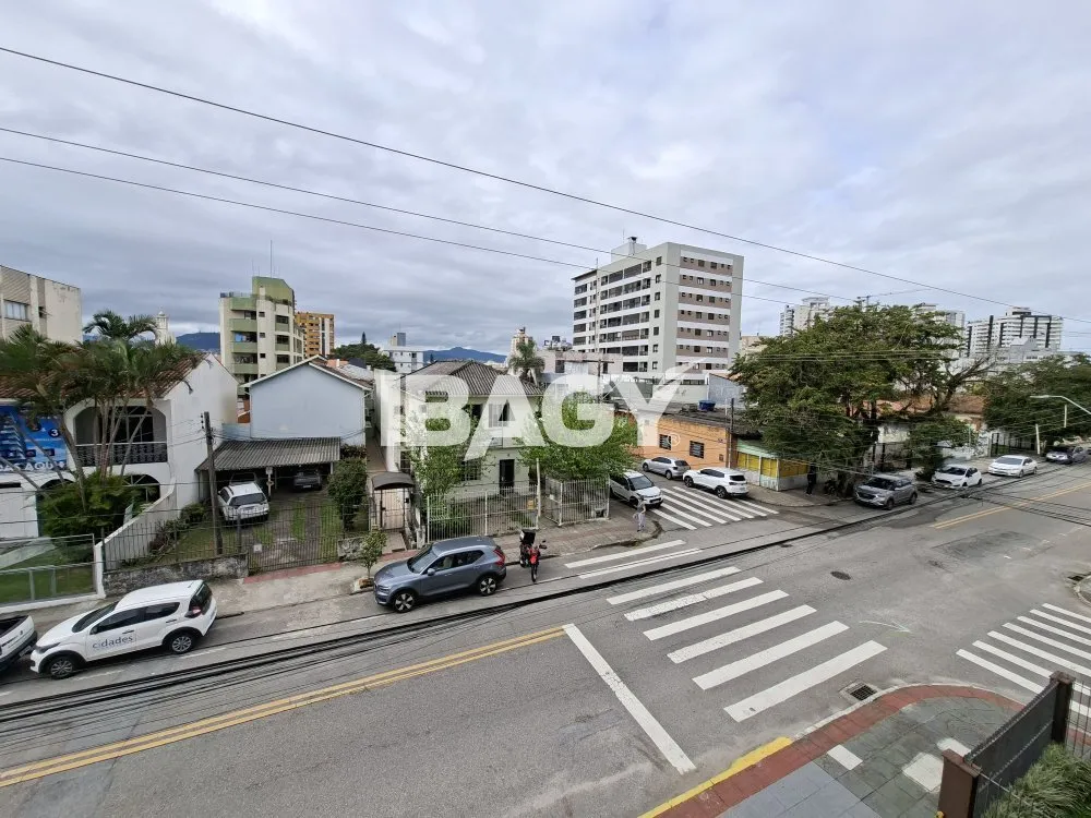 Apartamento de 4 dormitorios con chimenea y 1 suite — photo 17