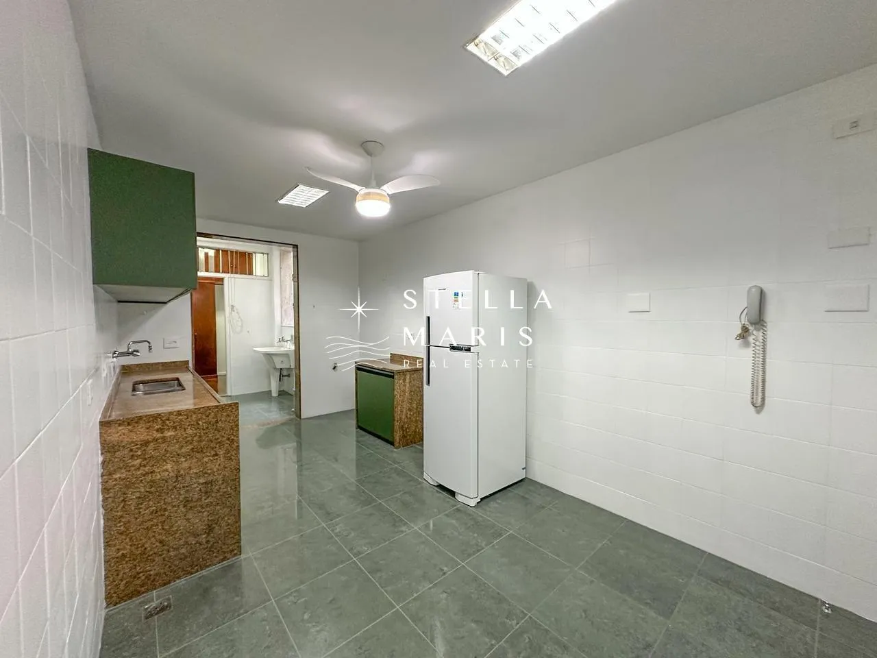 Apartment with 4 bedrooms, 4 bathrooms and a balcony — photo 28