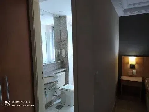 Furnished 1-bedroom apartment with glass-enclosed shower — photo 13