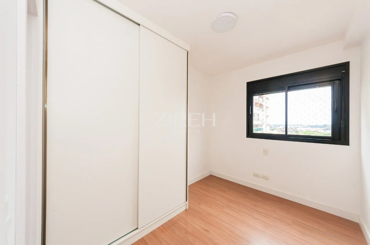 2-bedroom apartment in a building with a tennis court — photo 10