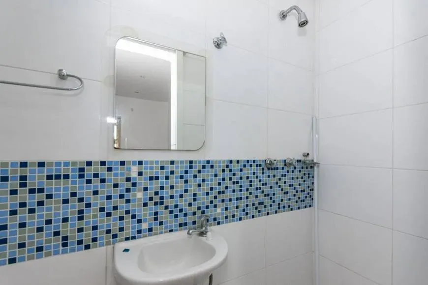 183 m² apartment with a walk-in closet and a bathtub — photo 35