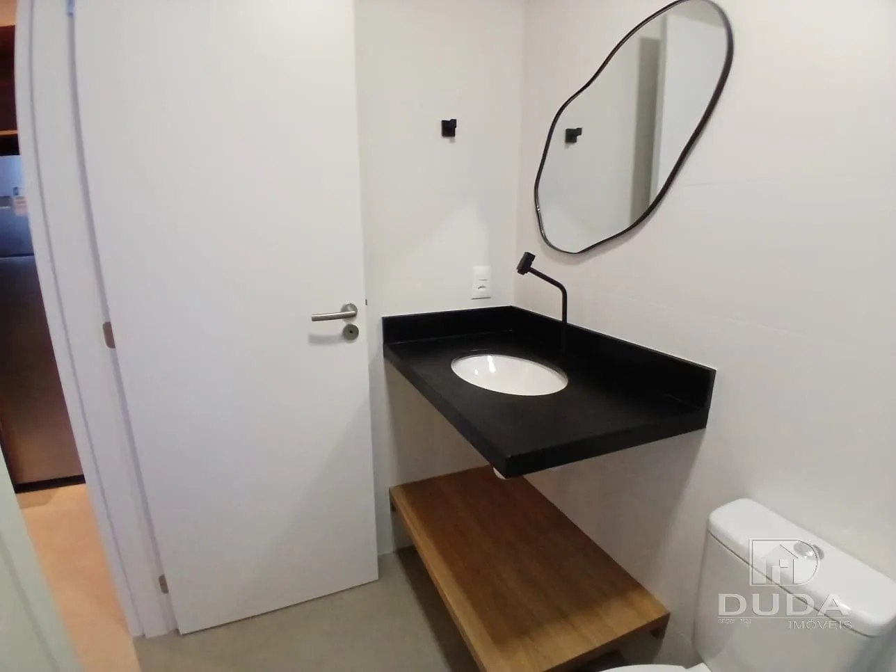 Furnished 1-bedroom apartment with balcony grill — photo 33