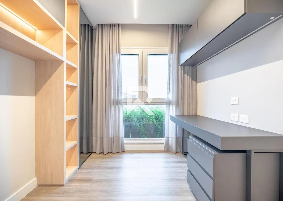 Furnished apartment, 87 m², with a glass-enclosed balcony — photo 23