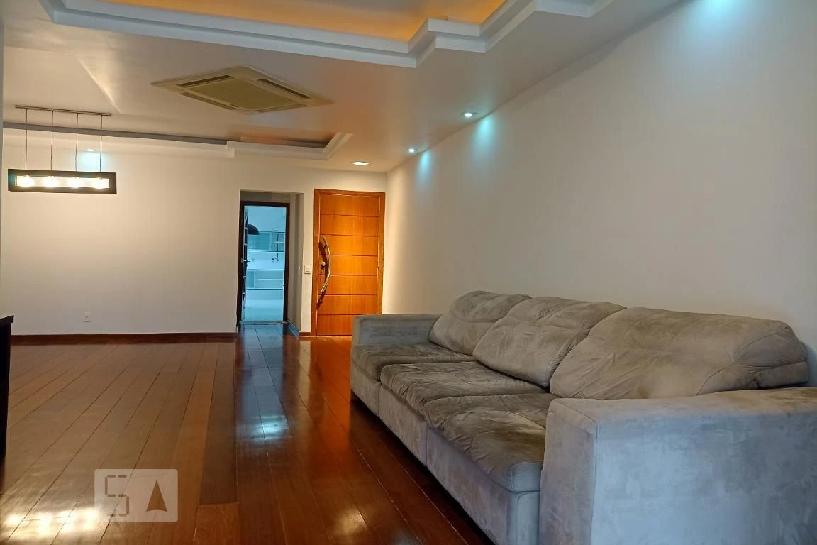 4-bedroom apartment in a building with a pool