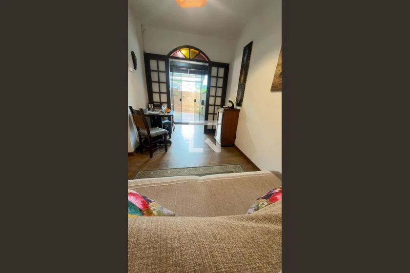 House with 7 bedrooms and 4 parking spaces, compact kitchen — photo 6