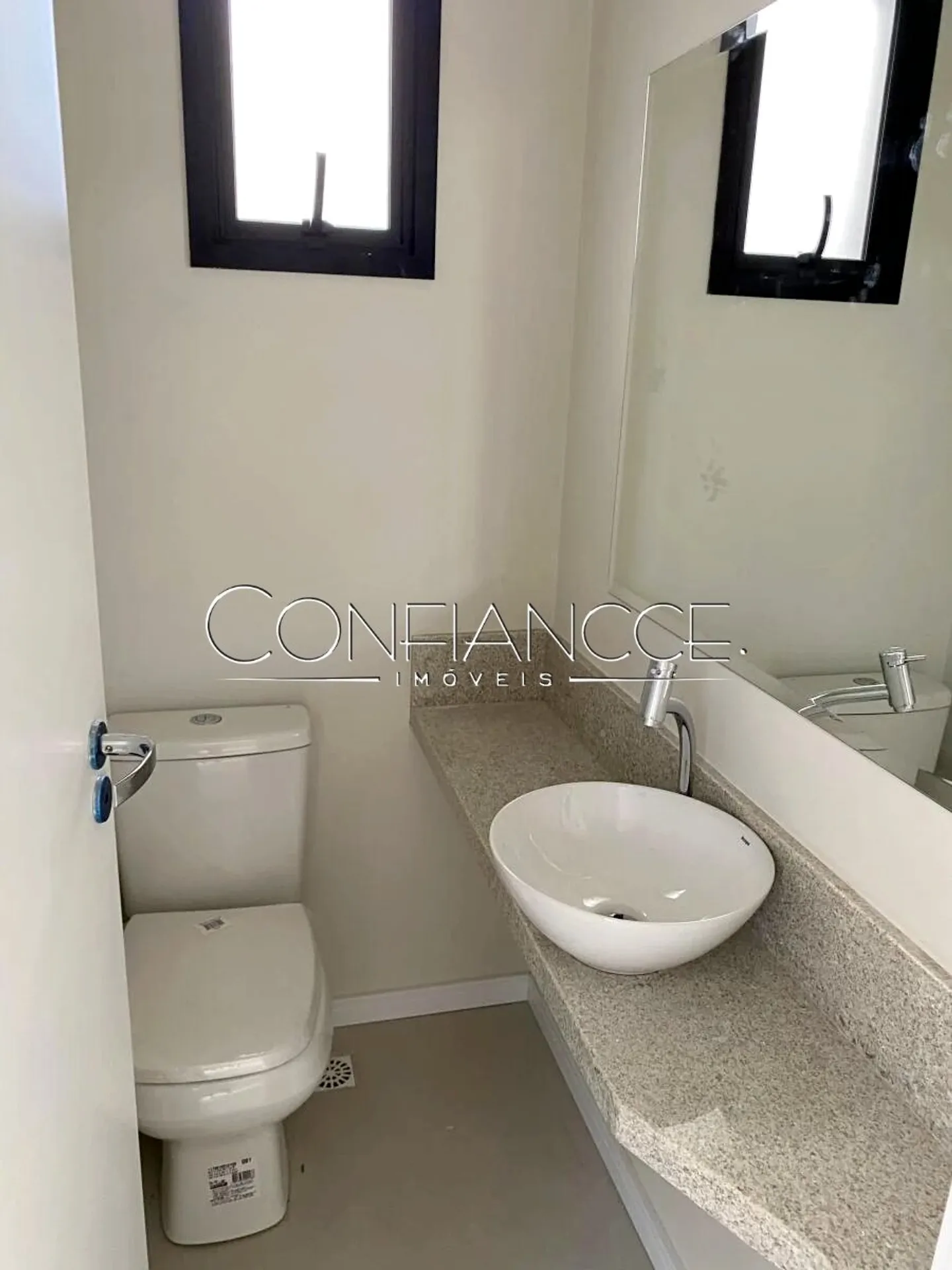Sobrado em condomínio com 3 suítes e 5 banheiros — photo 9
