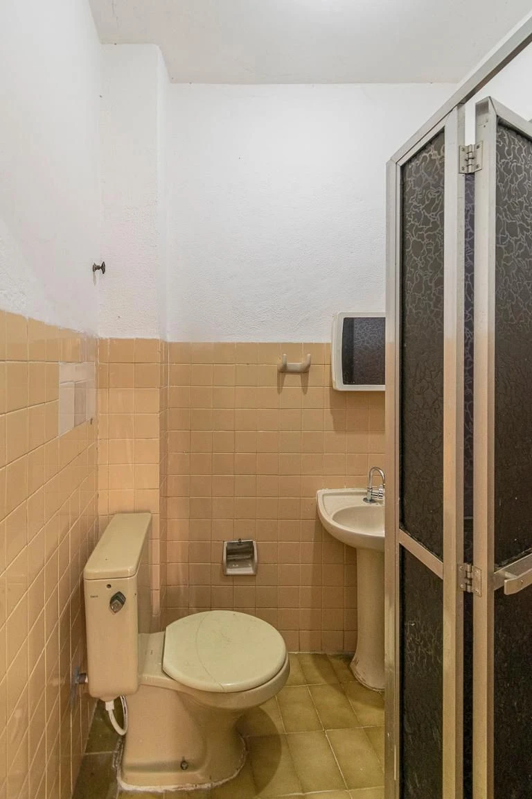 2-bedroom apartment with 1 bathroom, no parking — photo 4