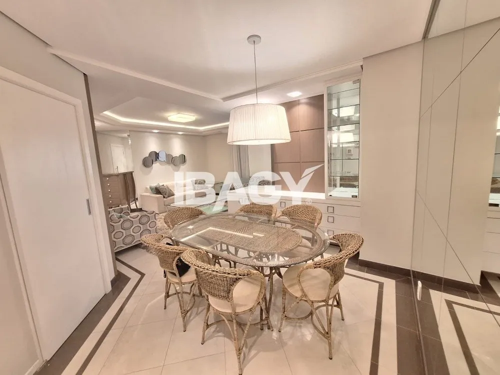 Furnished apartment with 2 en-suite bedrooms and 2 parking — photo 9