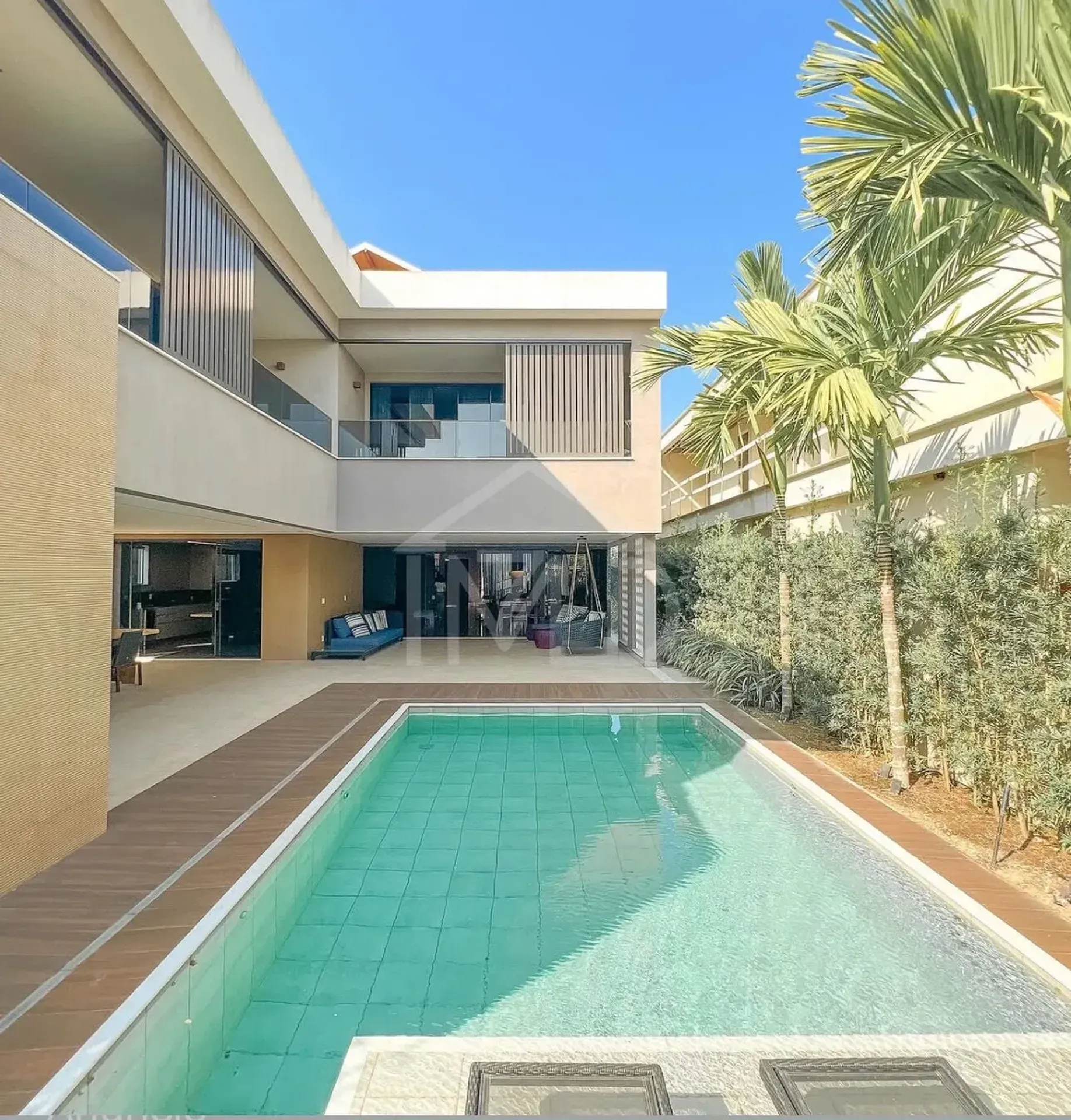 Casa com 5 quartos e 750 m² com área de piscina — photo 2