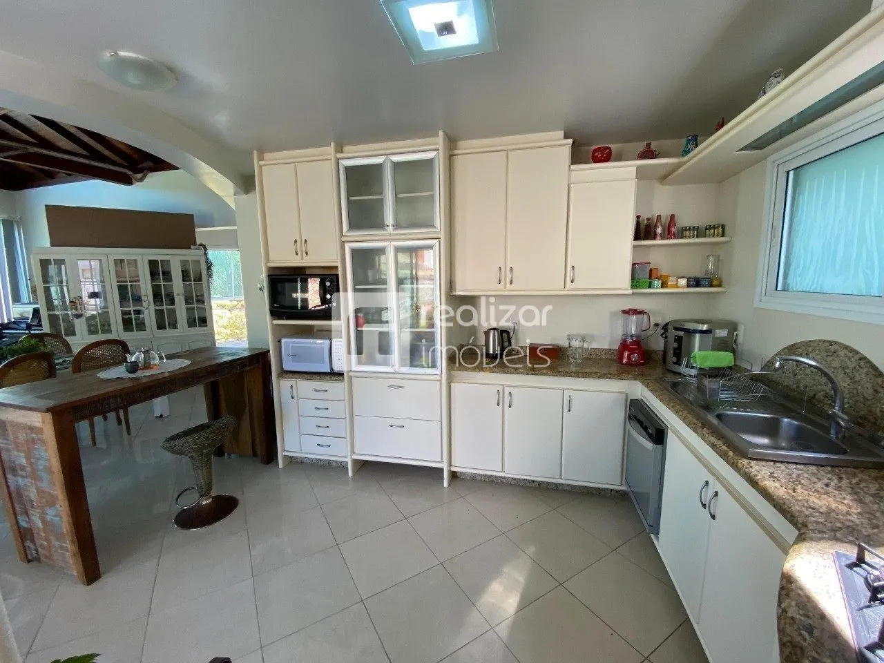 Condominium house with 3 en-suite bedrooms 701 m² — photo 4