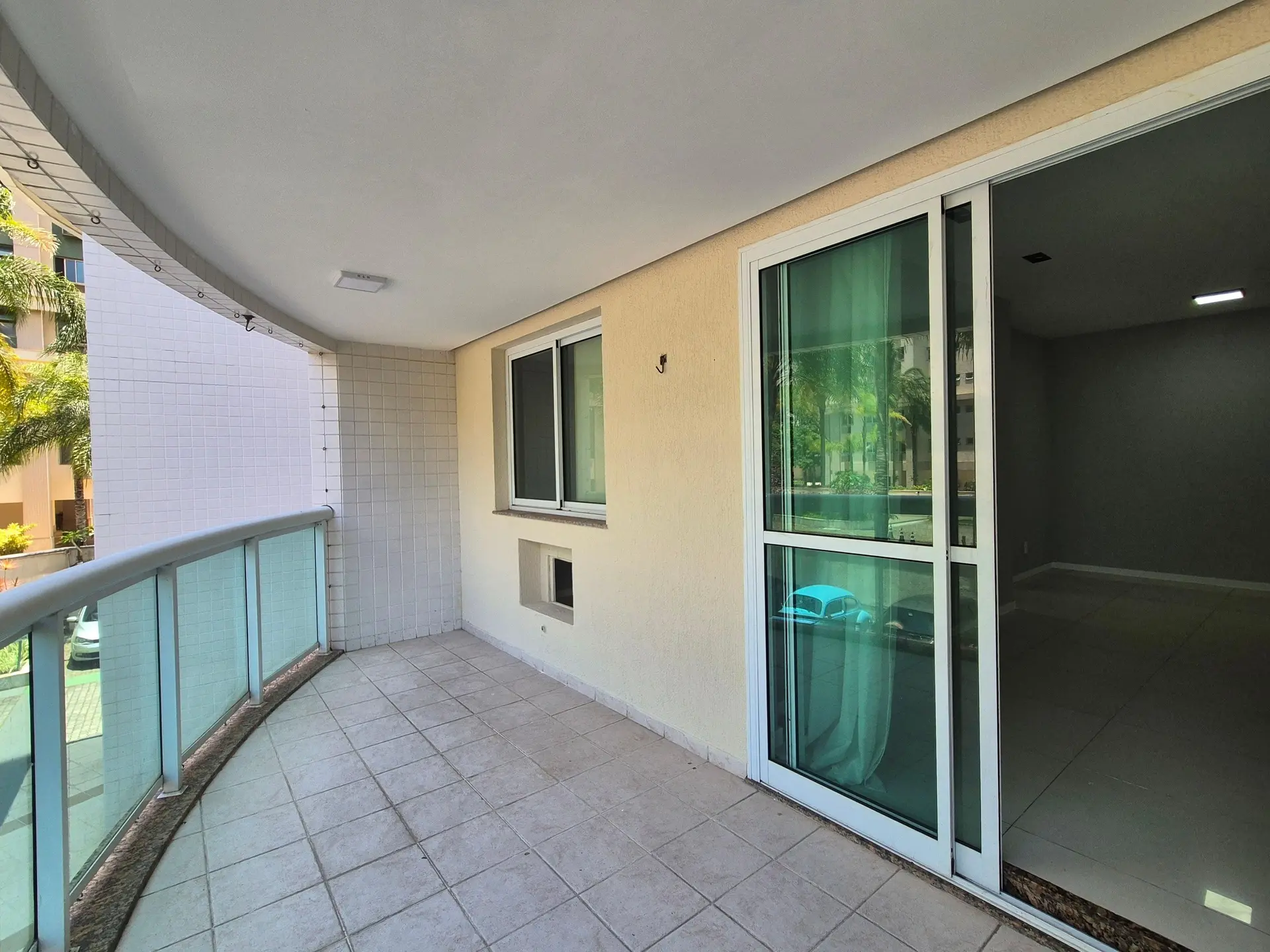 4-bedroom apartment in a building with a gym — photo 9