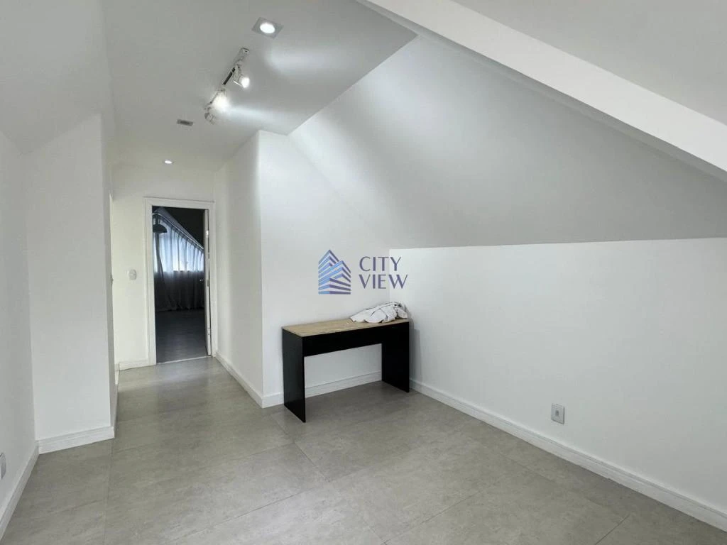 House with 5 bedrooms and 360 m² plus 4 parking spots — photo 49