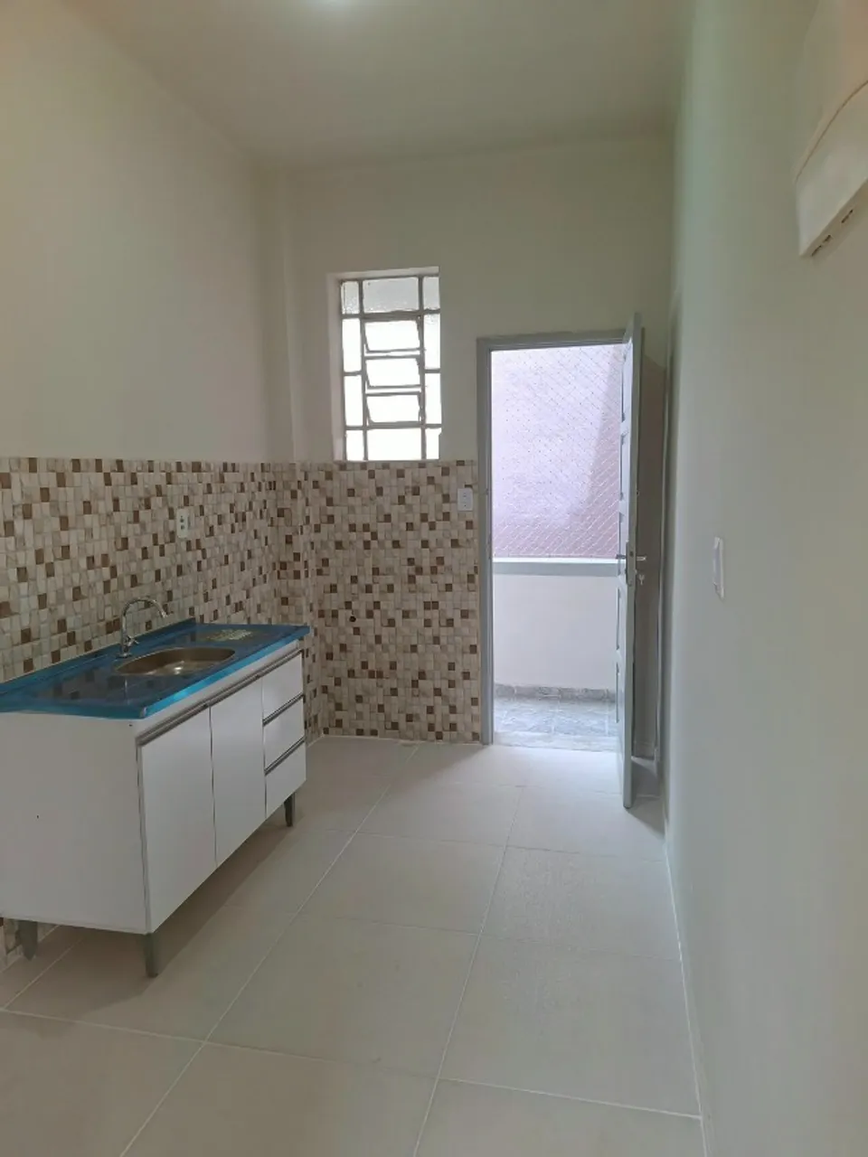 Wood or laminate floors in a 2-bedroom apartment, 120 m² — photo 2