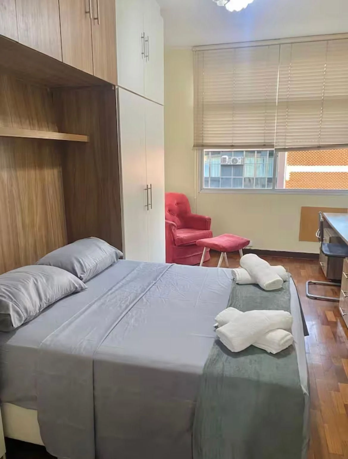 Furnished apartment, 180 m², with a water view — photo 12