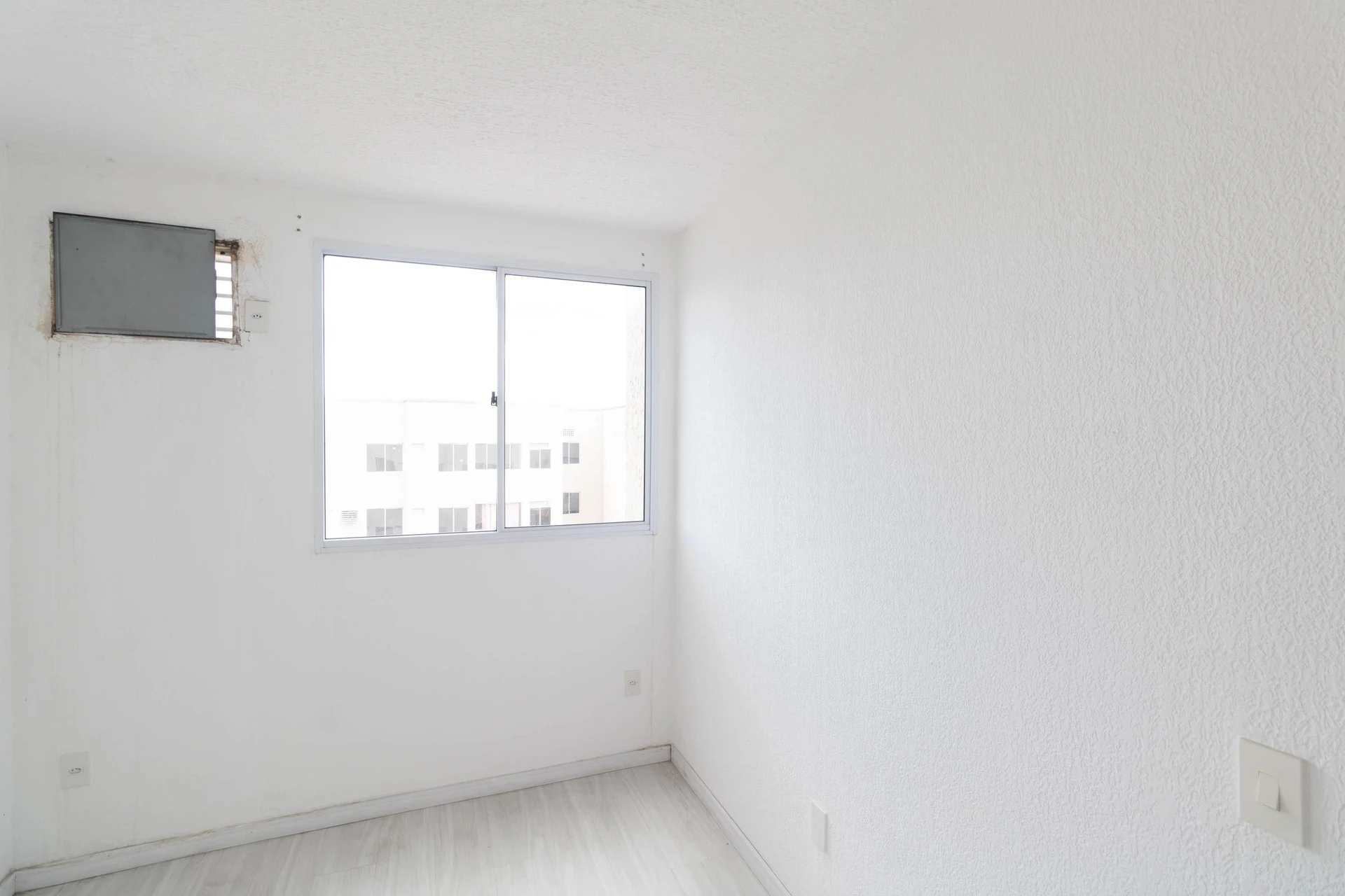 2-bedroom apartment with 1 bathroom, no parking — photo 36