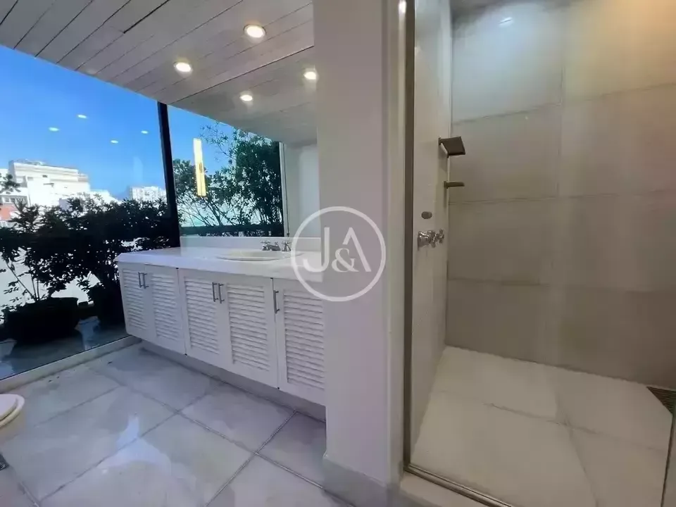 Water view in a 4-bedroom apartment, 838 m² — photo 32