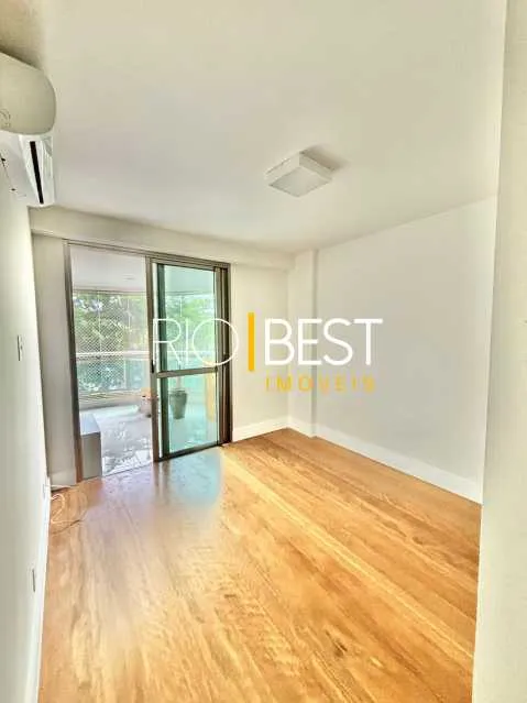 Apartment with 4 bedrooms and a glassed-in balcony — photo 20