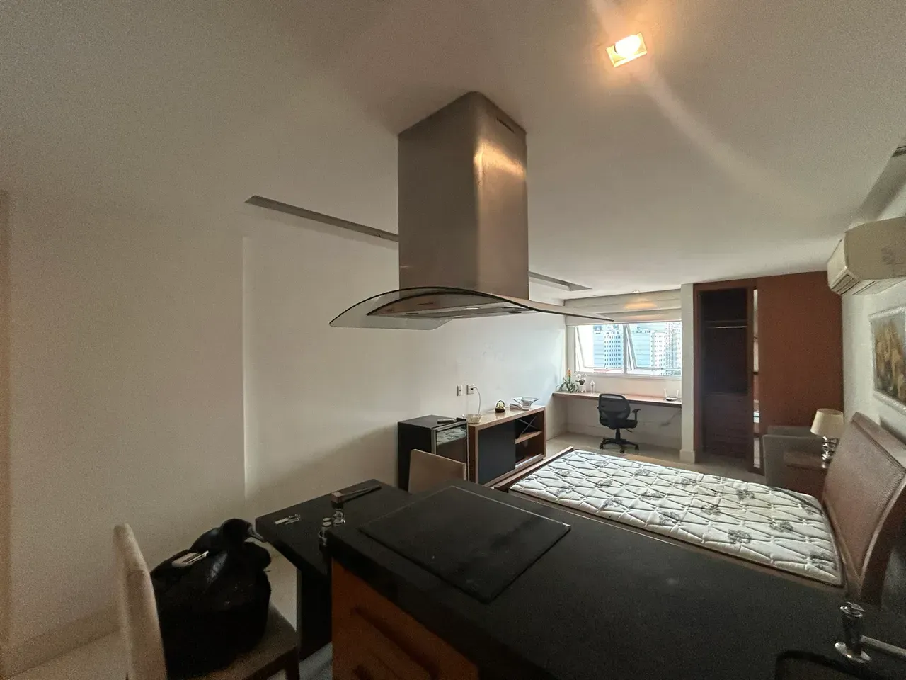 Furnished 1-bedroom apartment with open-plan kitchen — photo 12