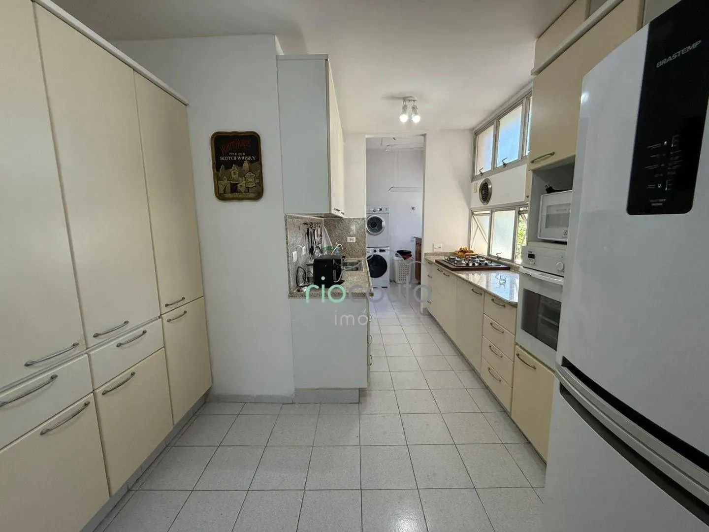Unfurnished rental apartment with 2 bedrooms and 3 baths — photo 37