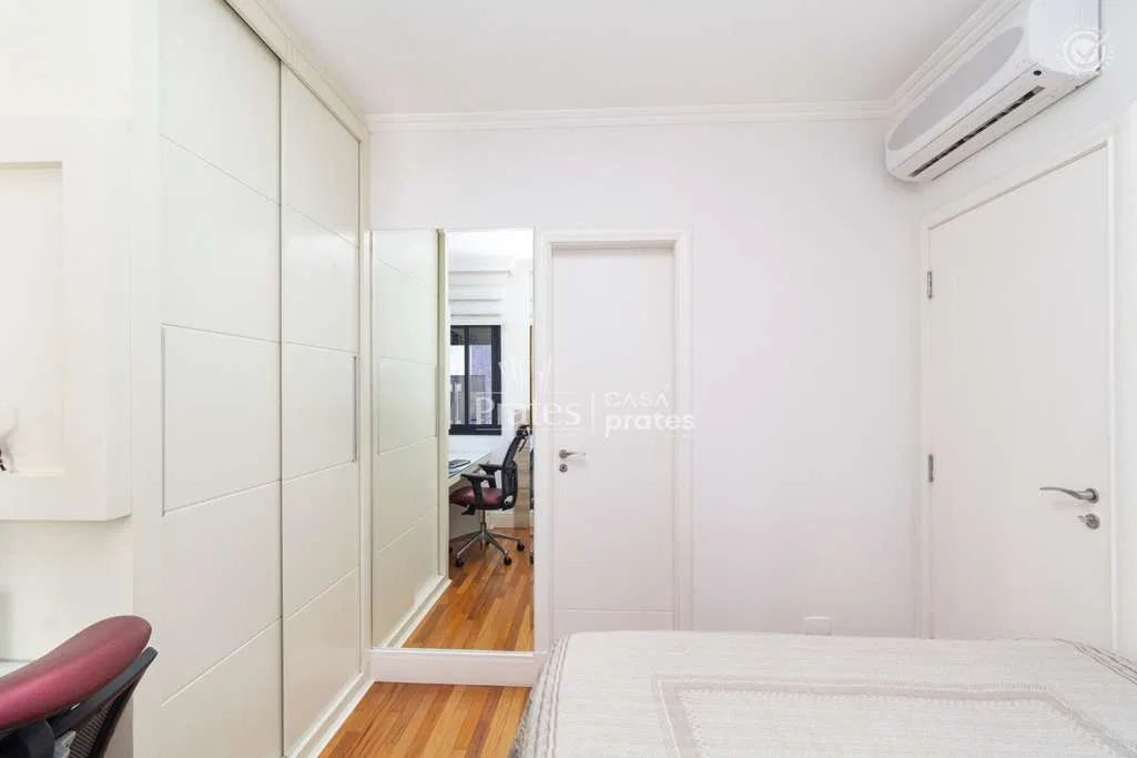3-bedroom apartment with a bathtub — photo 13