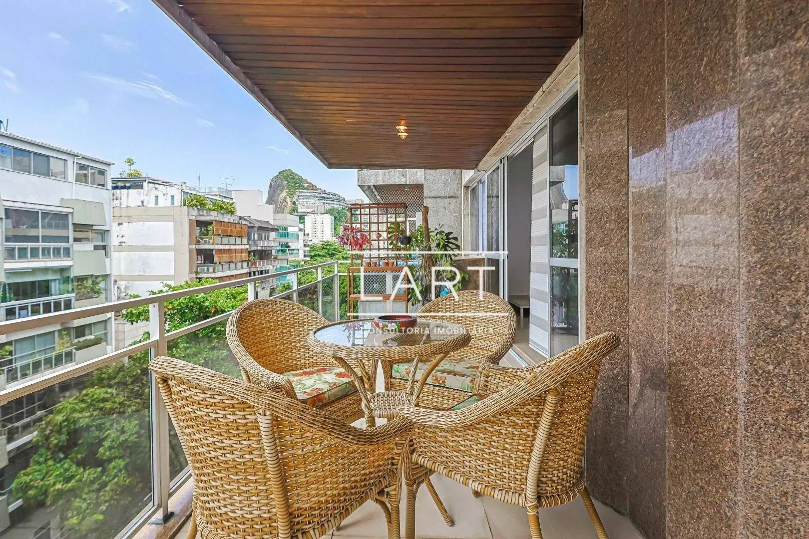 Apartamento com 4 dormitórios e 350 m²; área social ampla — photo 17