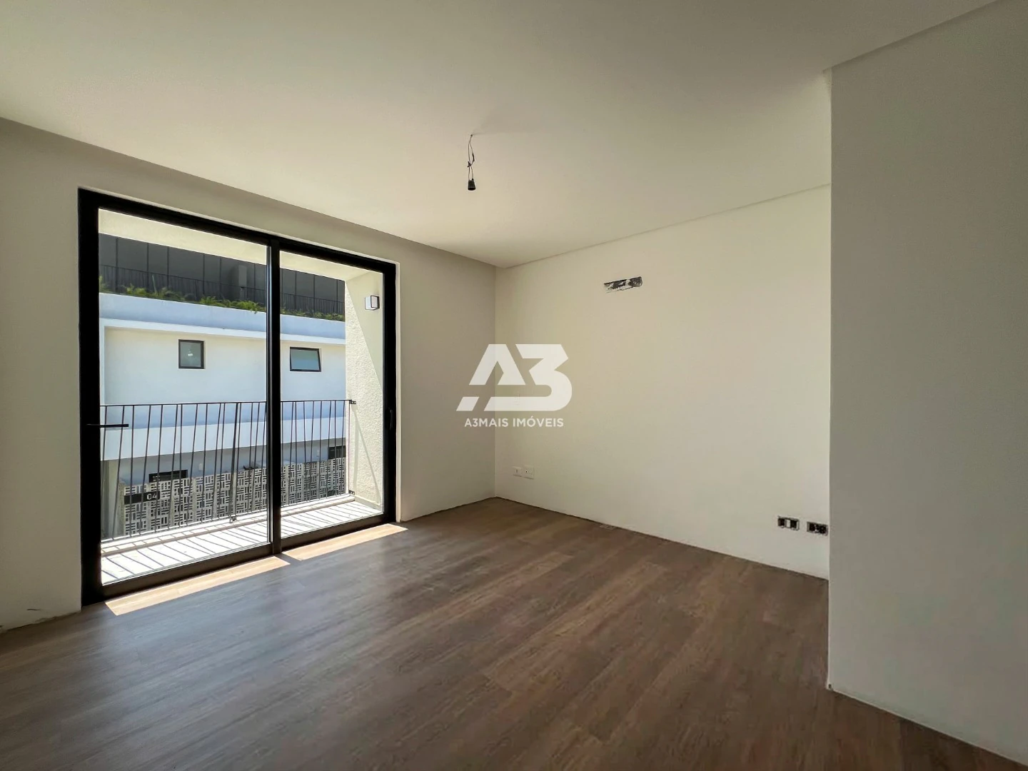 Floor-to-ceiling windows in a 3-bedroom house, 144 m² — photo 10