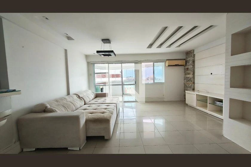 2-bedroom apartment in a building with a gym — photo 4