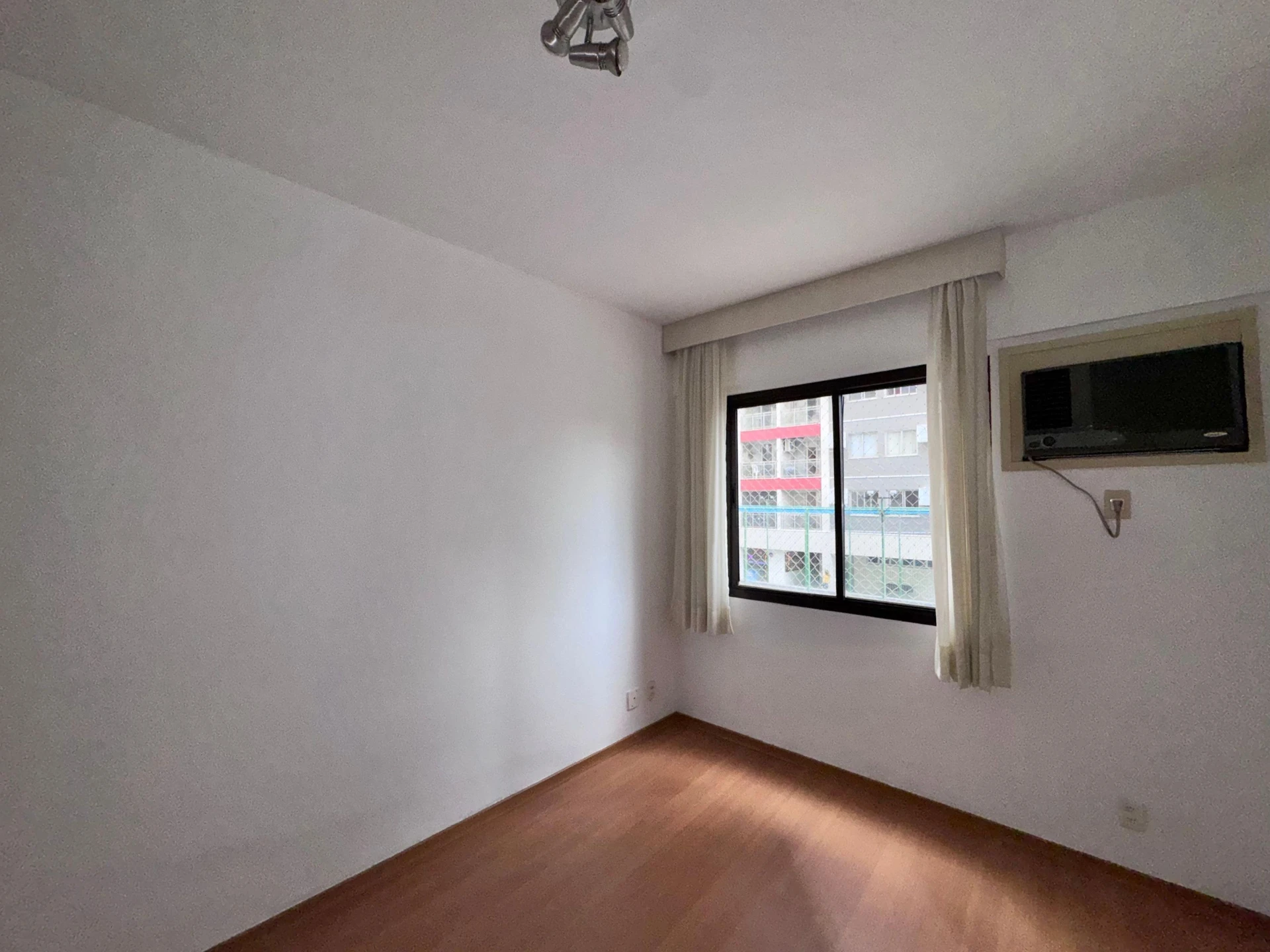 Apartamento de 3 quartos com varanda de vidro — photo 35