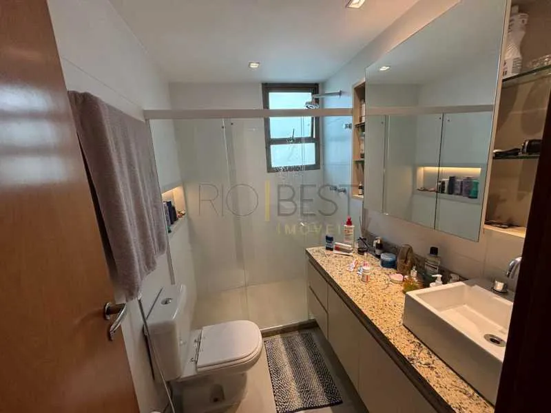 Furnished 4-bedroom apartment with a glassed-in balcony — photo 2
