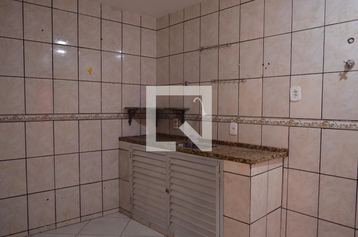 Casa com 2 quartos e churrasqueira privativa