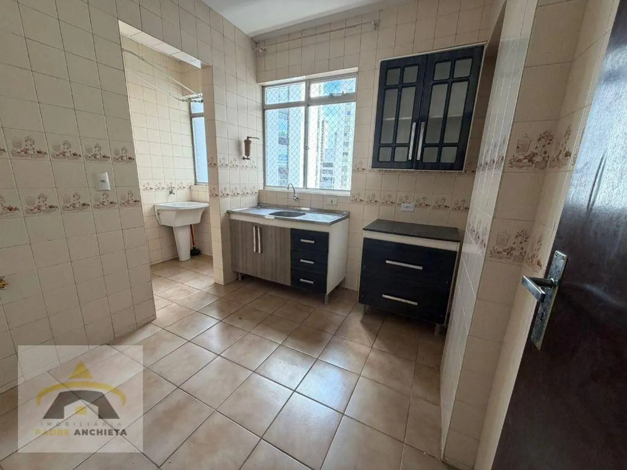 1-bedroom apartment with a laundry area — photo 7