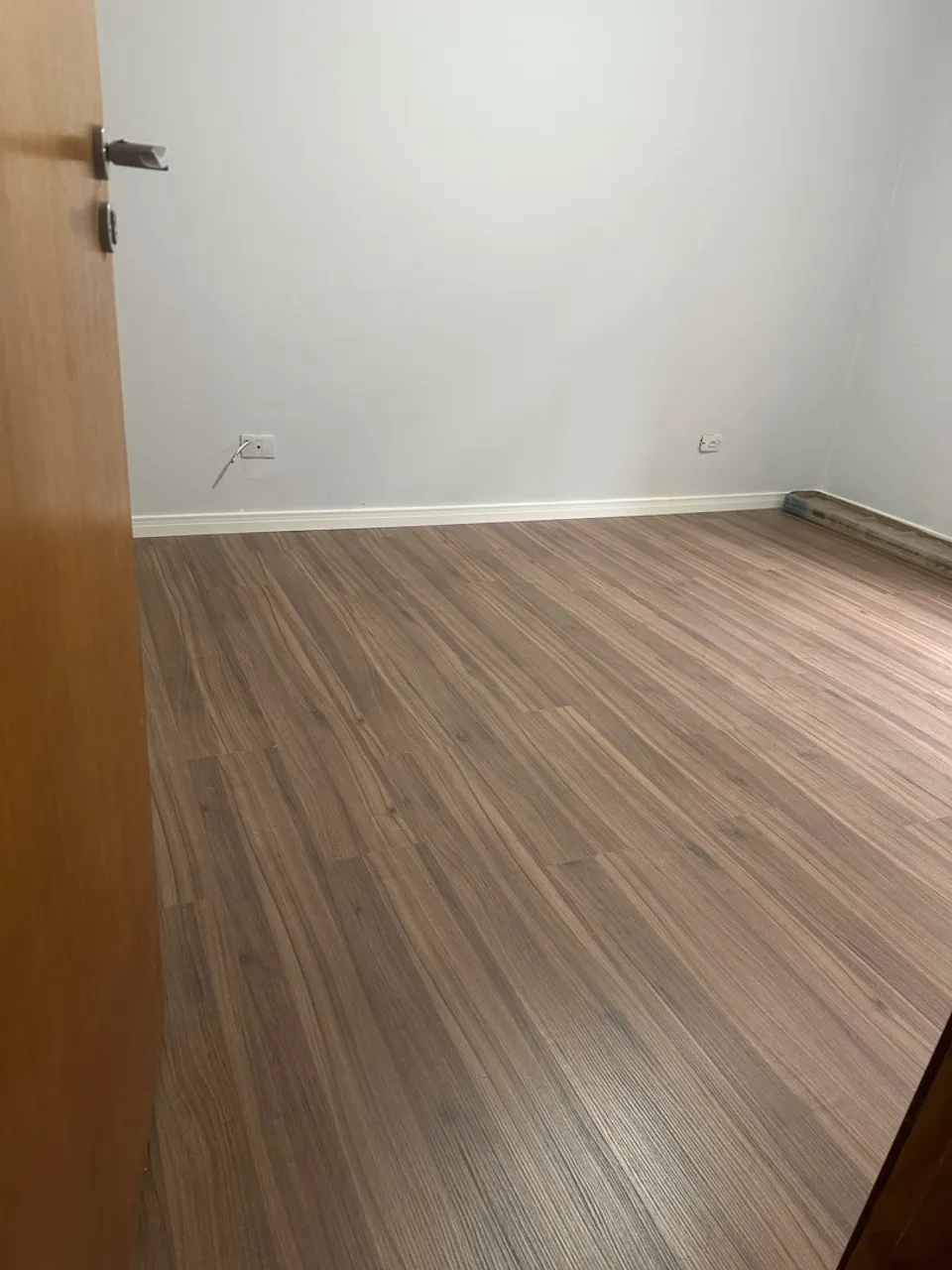 2-bedroom apartment with wood or laminate floors in Curitiba — photo 15
