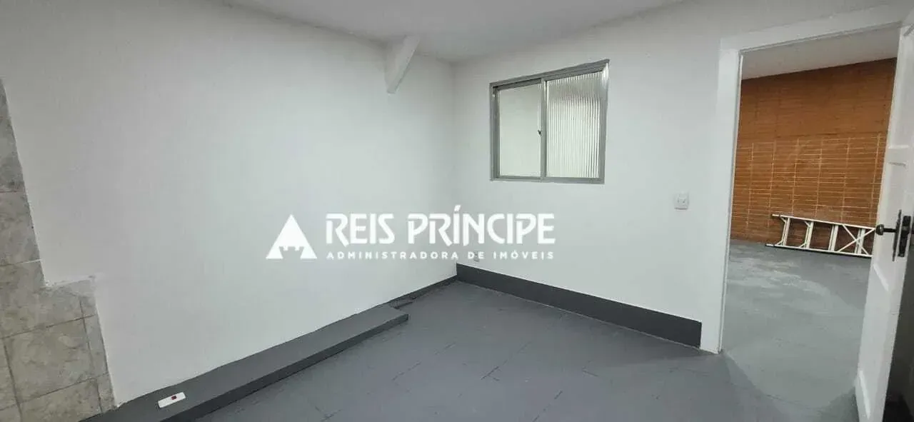 Unfurnished 200 m² house with 5 bedrooms and a balcony — photo 16
