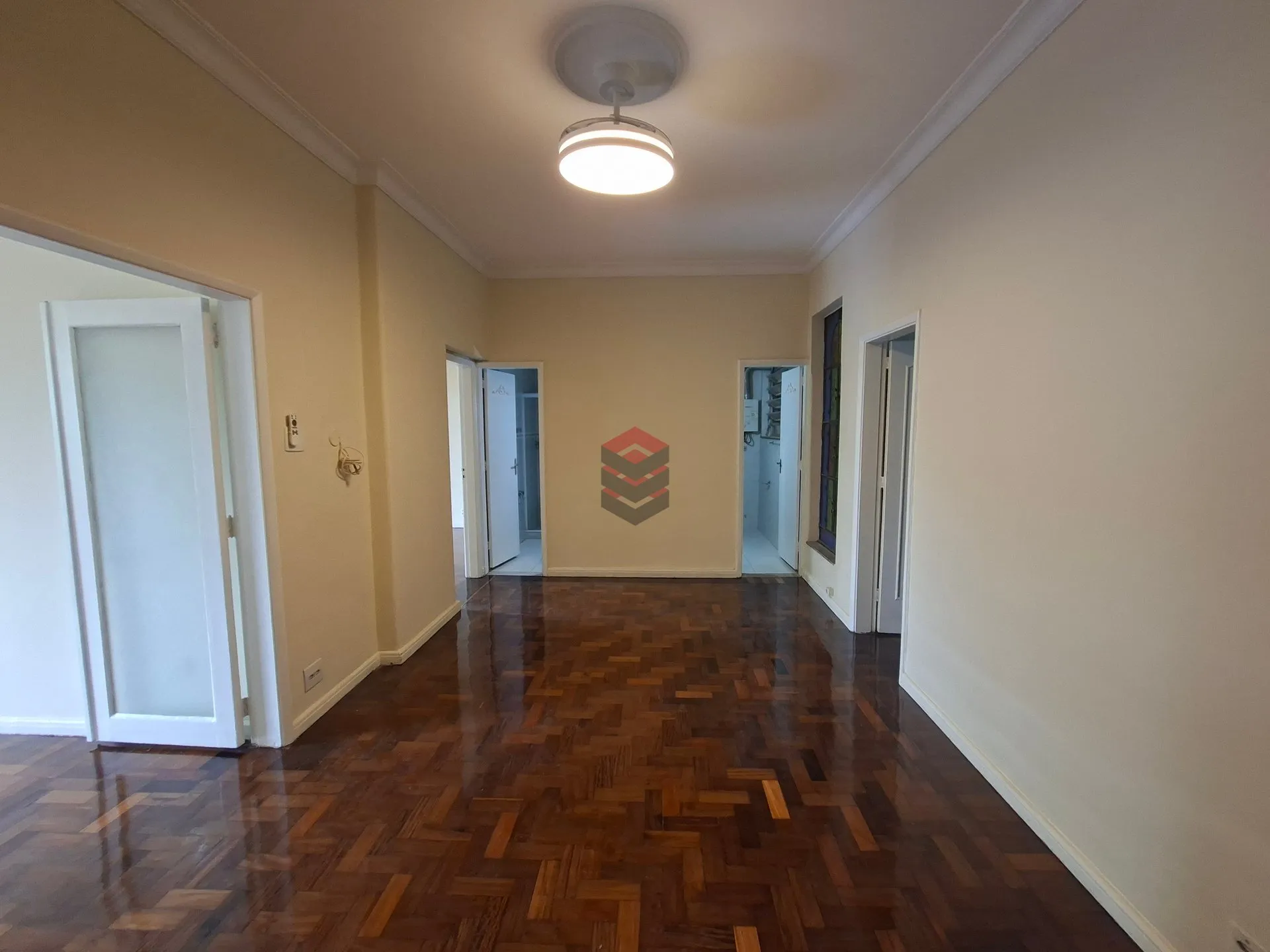 Apartment, 159 m², with wood or laminate floors — photo 21