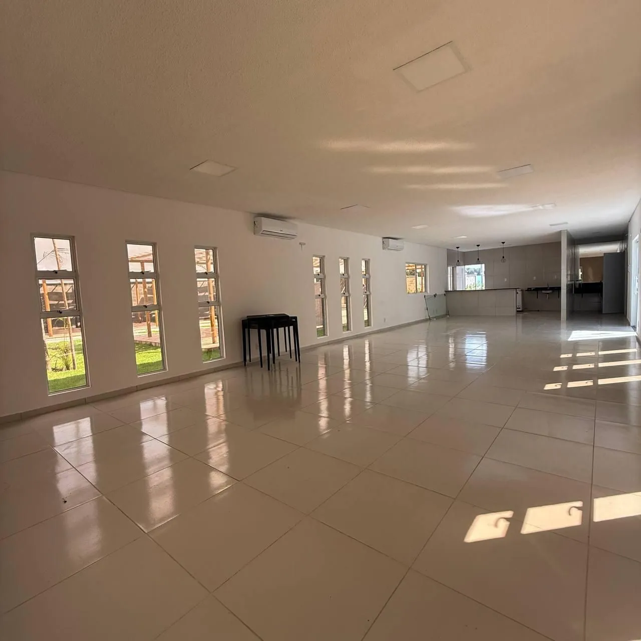 Apartamento com 2 quartos e banheiro com box de vidro — photo 14