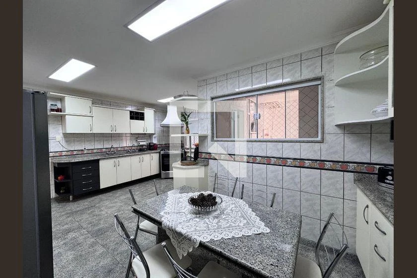 Furnished 6-bedroom house with 387 m² and 4 en-suites — photo 3