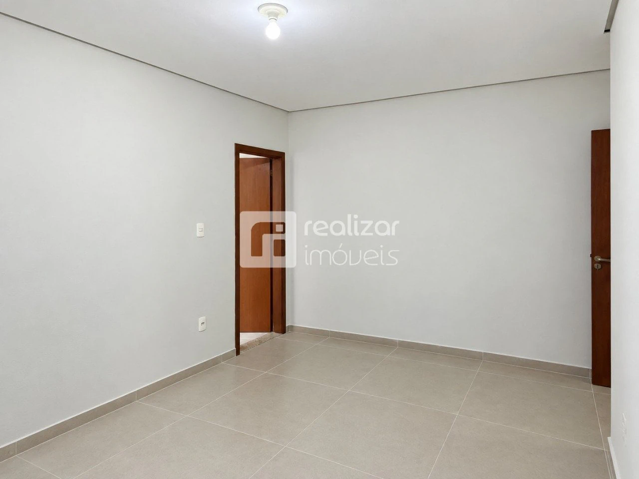 160 m² house with a bathtub and floor-to-ceiling windows — photo 10