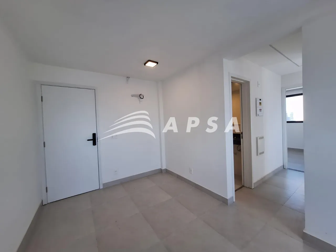 3-bedroom unfurnished apartment with open-plan kitchen — photo 18